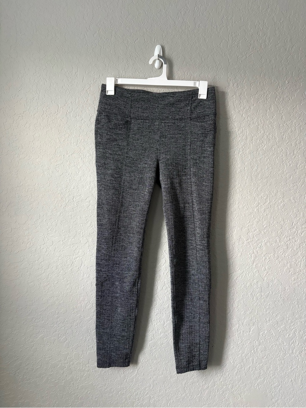 Athleta Heathered Charcoal Ponte Ankle Pants. Size Large Women’s